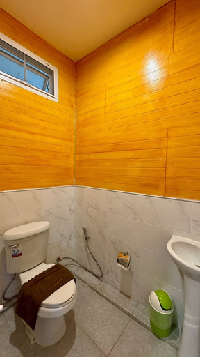 Bathroom 5, Baan Suan Khunta Golf Resort, Warin Chamrap