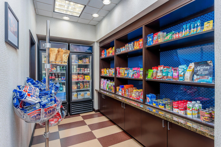 Food & Drinks 5, Hampton Inn & Suites Parkersburg Downtown, Wood