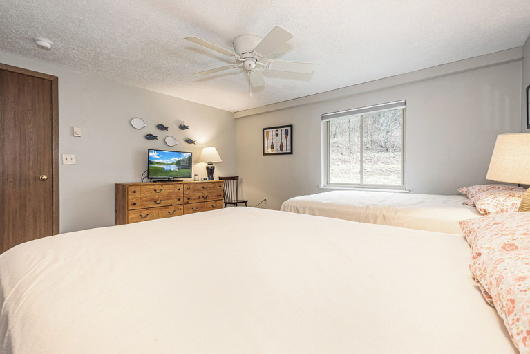 Bedroom 2, Cub House by Taylor Made Deep Creek, Garrett