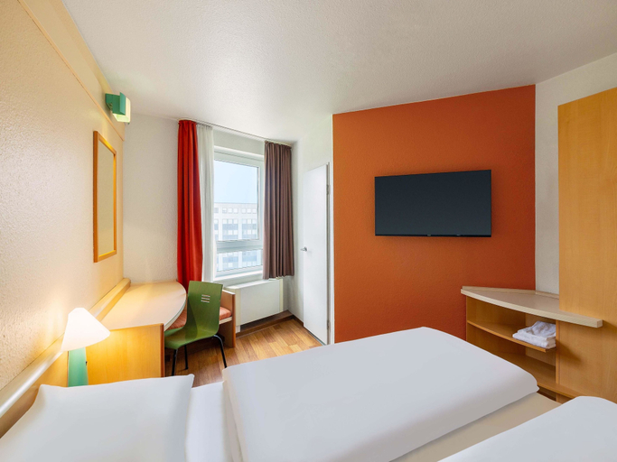 Bedroom 5, B&B HOTEL Bochum Hbf-Süd, Bochum