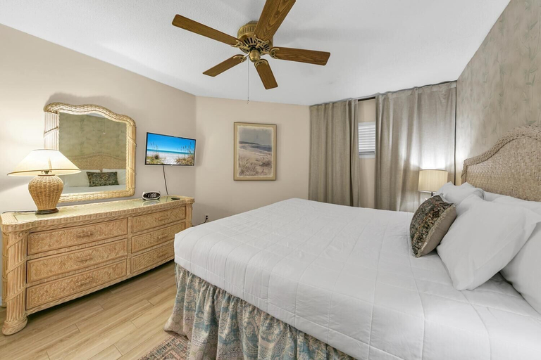 Bedroom 2, Aquavista 504w, Bay