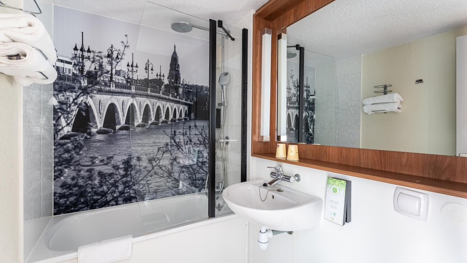 Bathroom 5, Campanile NATURE - Bordeaux Lac, Gironde