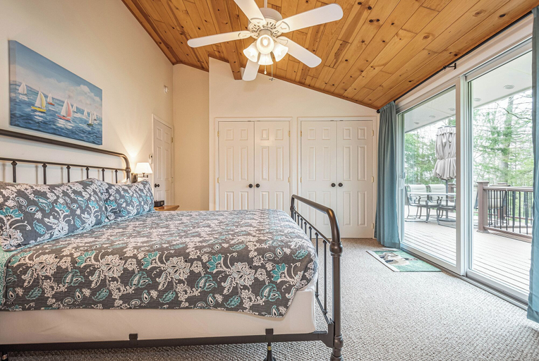 Bedroom 2, Lakeside Dreamin' by Taylor Made Deep Creek, Garrett
