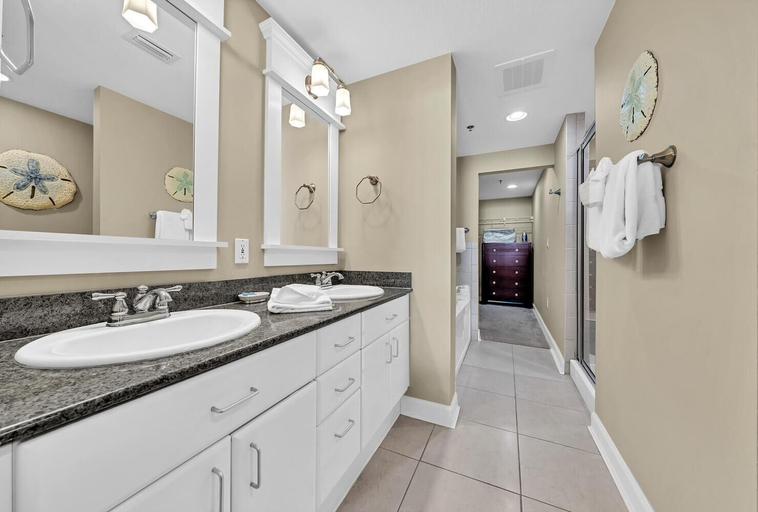 Bathroom 3, Grand Panama 1-409, Bay