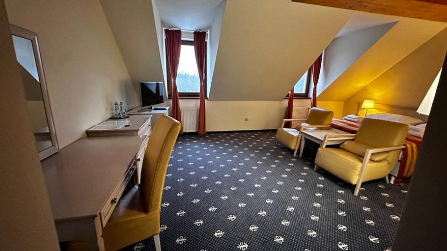 Others 4, Hotel Hradna brana, Bratislava IV