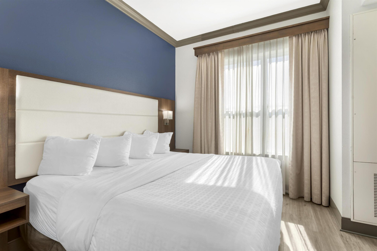 Bedroom 3, Best Western Plus First Coast Inn & Suites, Nassau