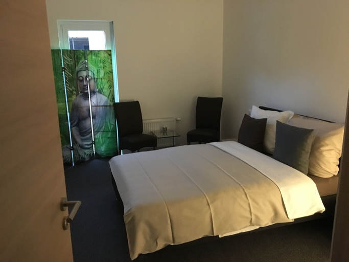 Others 5, Gutunterdachgebracht, Düren