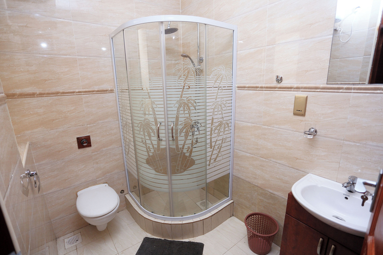 Bathroom 3, Bon Bini Residence, Kampala