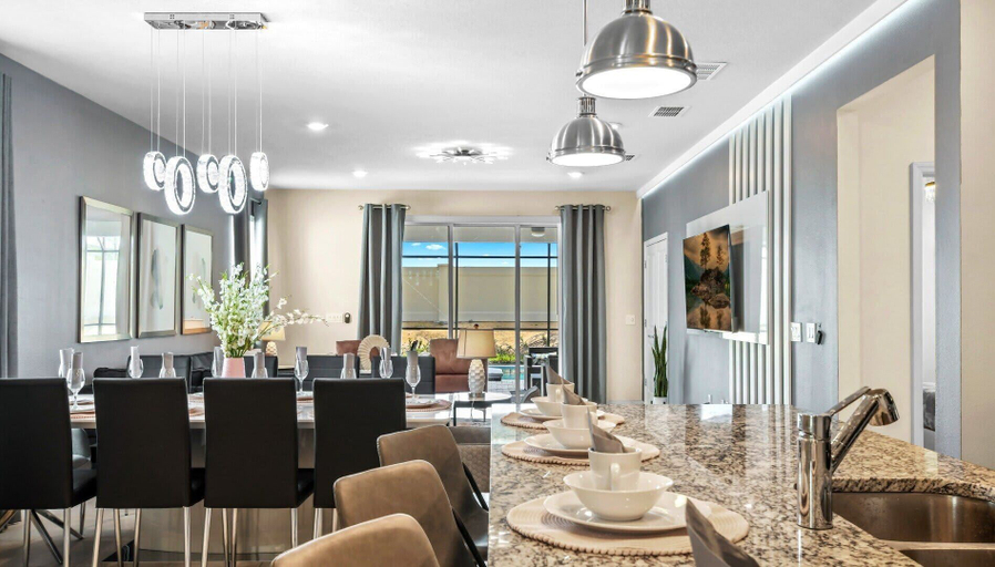 Food & Drinks 5, Opulent Villa With Pool & Spa, 10 Miles to Disney, Polk