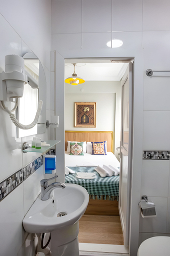 Bathroom 3, Sofia Corner Hotel, Fatih