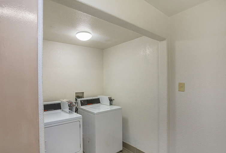 Bathroom 5, Studio 6 Fort Worth, TX - Meacham, Fort Worth