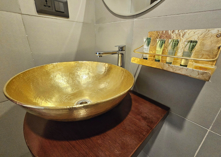 Bathroom 4, Central Courtyard - Heritage Hötel & Artisan Café, Bagmati