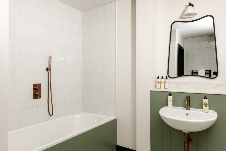 Bathroom 3, Native King’s Wardrobe, St. Paul’s, London