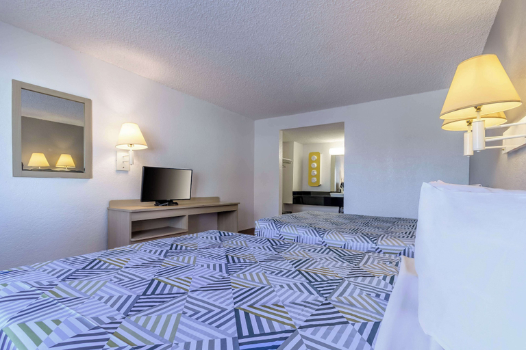 Bedroom 3, Motel 6 Hayward, CA – Silicon Valley Gateway, Alameda