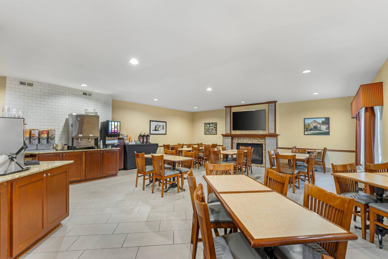 Food & Drinks 5, Country Inn & Suites by Radisson, Des Moines West, IA, Polk
