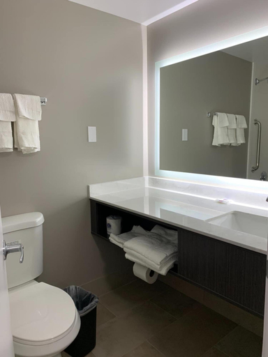 Bathroom 3, Motel 6 Rockford, IL, Winnebago