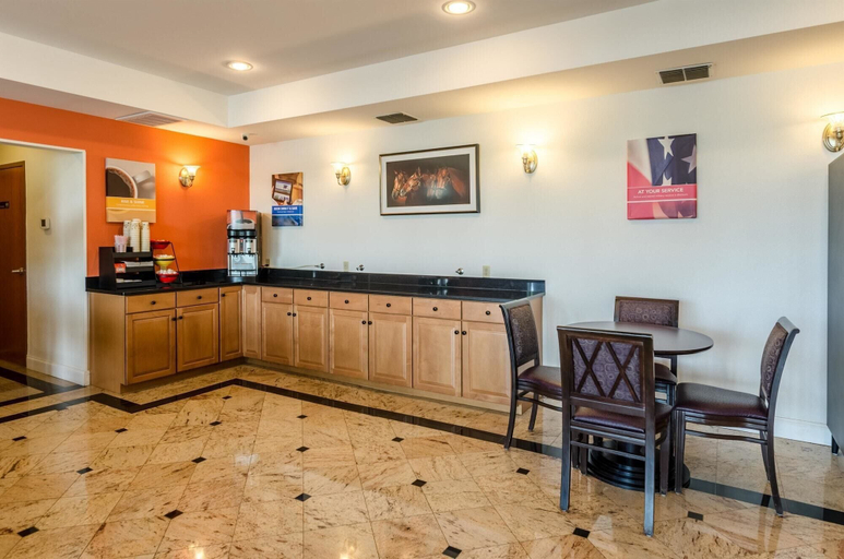 Food & Drinks 5, Motel 6 Lexington, VA, Rockbridge