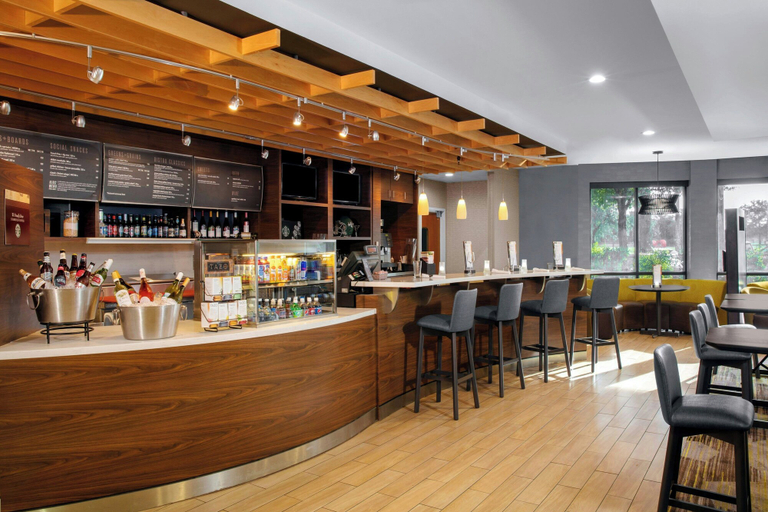 Food & Drinks
