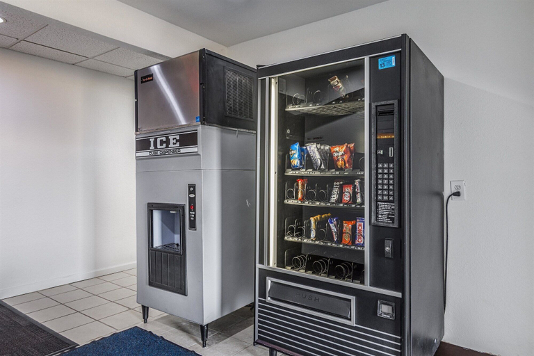 Food & Drinks, Motel 6 McAlester, OK, Pittsburg