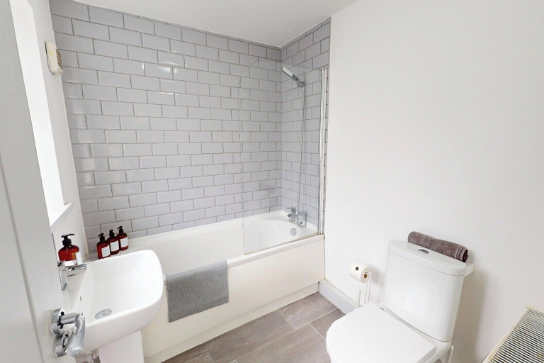 Bathroom 5, City Centre-university Home From Home, Sunderland