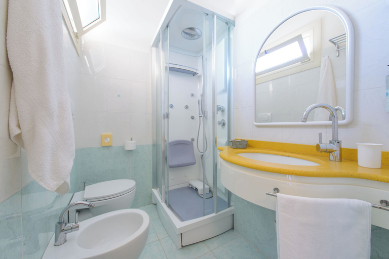 Bathroom 5, Hotel Atlantic, Forli' - Cesena
