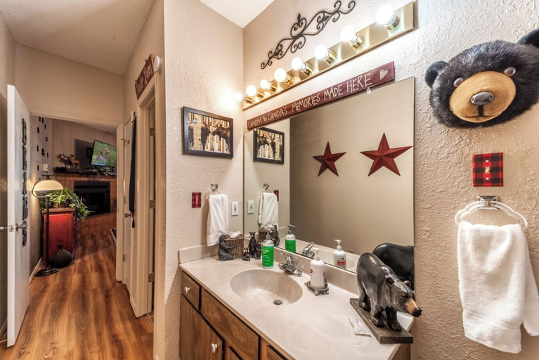 Bathroom 4, Gotch Eyed Moose by Ruidoso Vacation Rentals, Lincoln