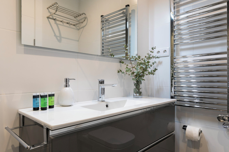 Bathroom 4, Feelathome San Marcos Apartments, Madrid