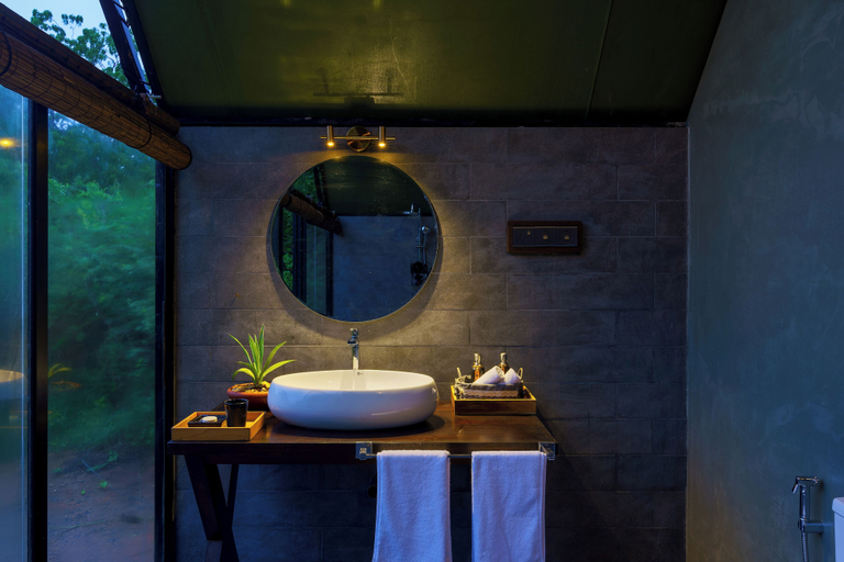 Bathroom 4, Makini Bush Camp, Katharagama