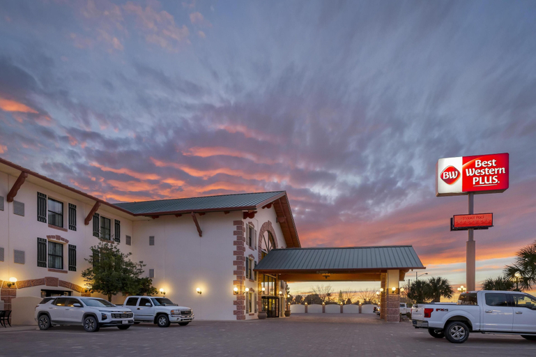 Exterior & Views 2, Best Western Plus Swiss Chalet Hotel & Suites, Reeves