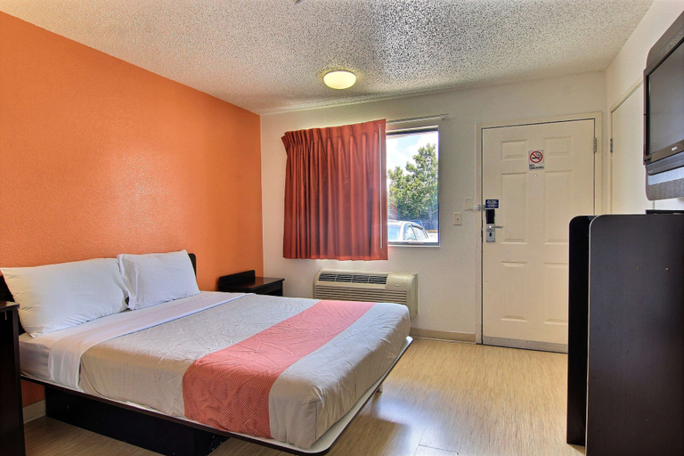 Bedroom 3, Motel 6 Austin, TX – North Central, Travis