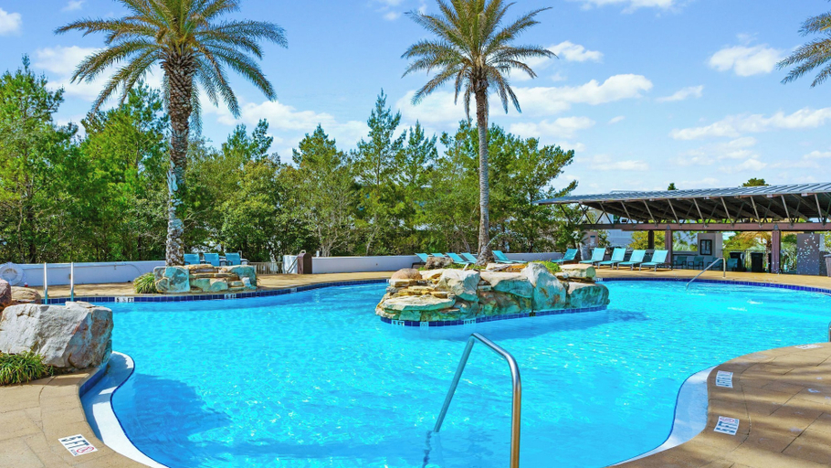 Sport & Beauty 5, Back to the Beach by Avantstay with Pool Access, Walton