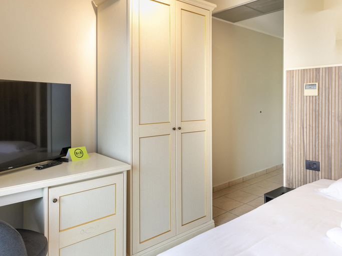 Bedroom 2, B&B Hotel Pomezia Cortese, Roma