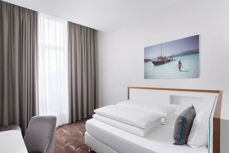 Bedroom 2, MOA Berlin, Berlin