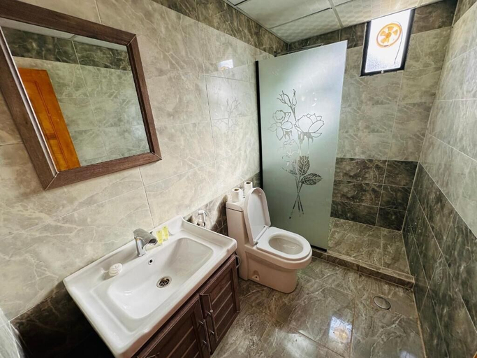 Bathroom 3, Wadi Rum Luxury Camp, Quaira