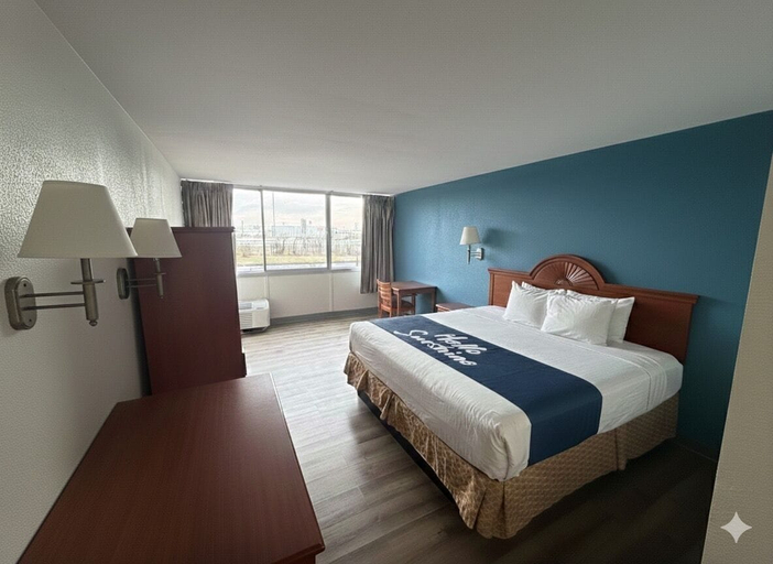 Bedroom 3, Days Inn by Wyndham Sidney OH, Shelby