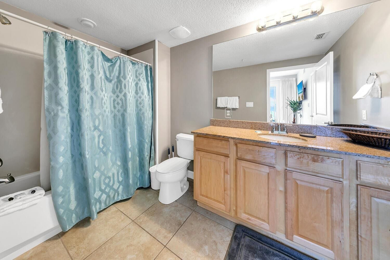 Bathroom 3, Grandview East 1201, Bay