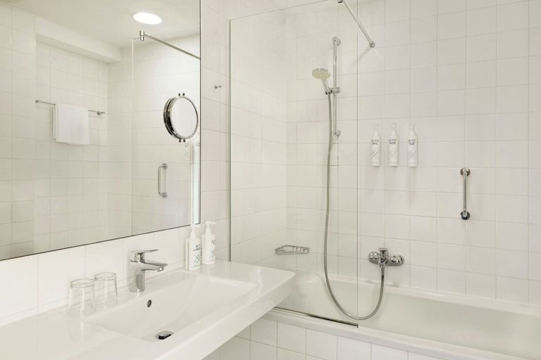 Bathroom 5, Four Points Flex by Sheraton Vienna Hauptbahnhof, Wien