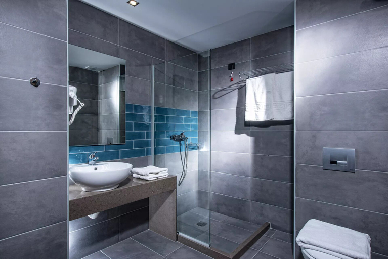 Bathroom 5, Enorme Infinity Beach ex Infinity Blue, Crete