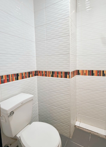 Bathroom 3, Sampheng Apartment, Samphantawong