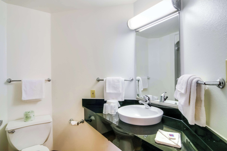 Bathroom 5, Motel 6 Chicago Joliet I 55, Will
