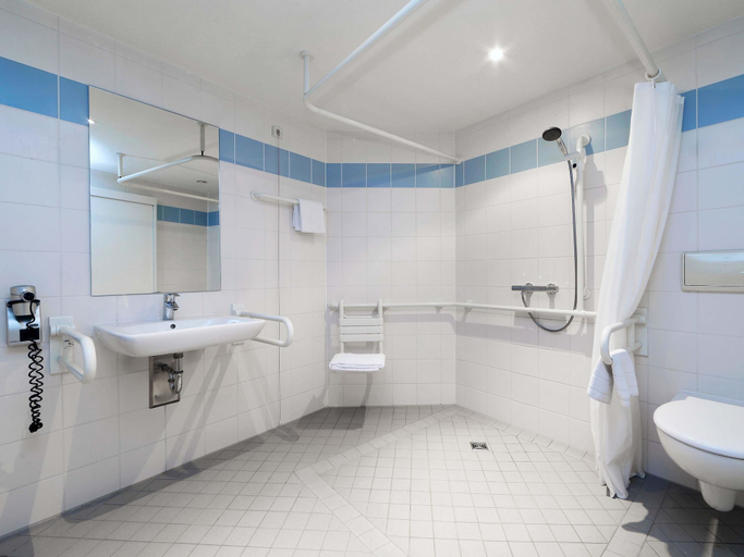 Bathroom 4, B&B HOTEL Berlin City West, Berlin