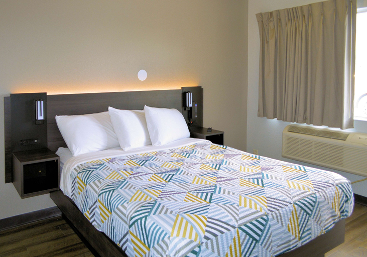 Bedroom 3, Motel 6 Reno, NV - Livestock Events Center, Washoe