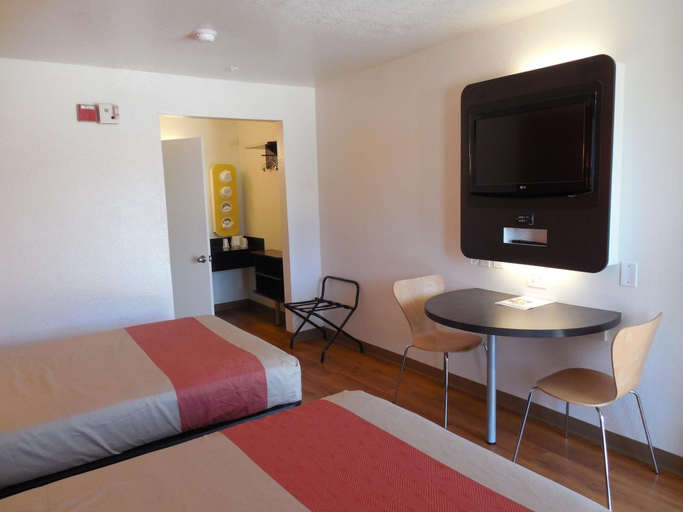 Bedroom 3, Motel 6 Chula Vista, CA - San Diego, San Diego