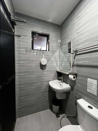 Bathroom 3, BALAI MALINAWON Hotel 3, General Luna
