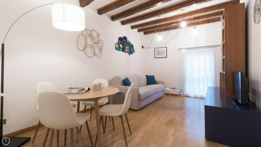 Others 5, Italianway - Tadino 13, Milano