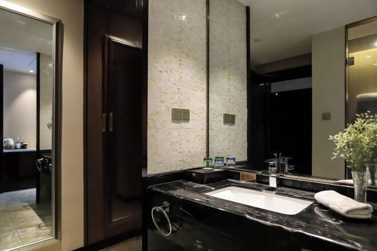 Bathroom 2, Zhenye International Hotel, Wuhan