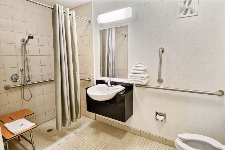 Bathroom 4, Motel 6 Nashua, NH - South, Hillsborough