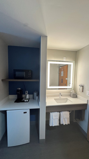 Bathroom 3, Holiday Inn Express DEFOREST (MADISON AREA) by IHG, Dane