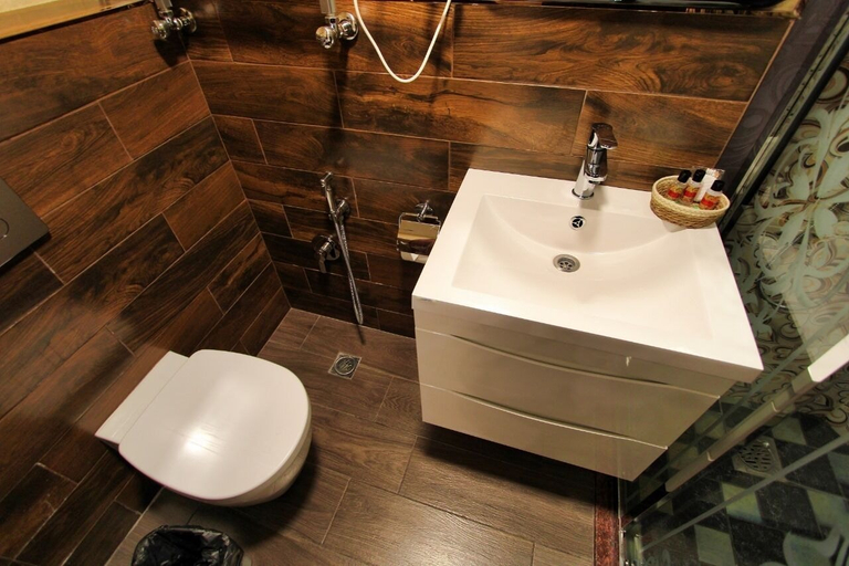 Bathroom 4, Royal Antique Boutique Hotel, Baku