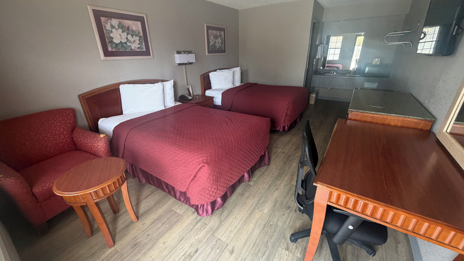 Bedroom 2, Colonial Inn, Pottawatomie